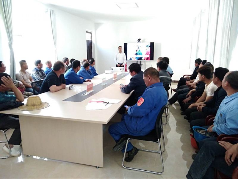 
				   
					黃河同力鹿角嶺礦山舉行滑塌、消防事故應(yīng)急救援演練
				 